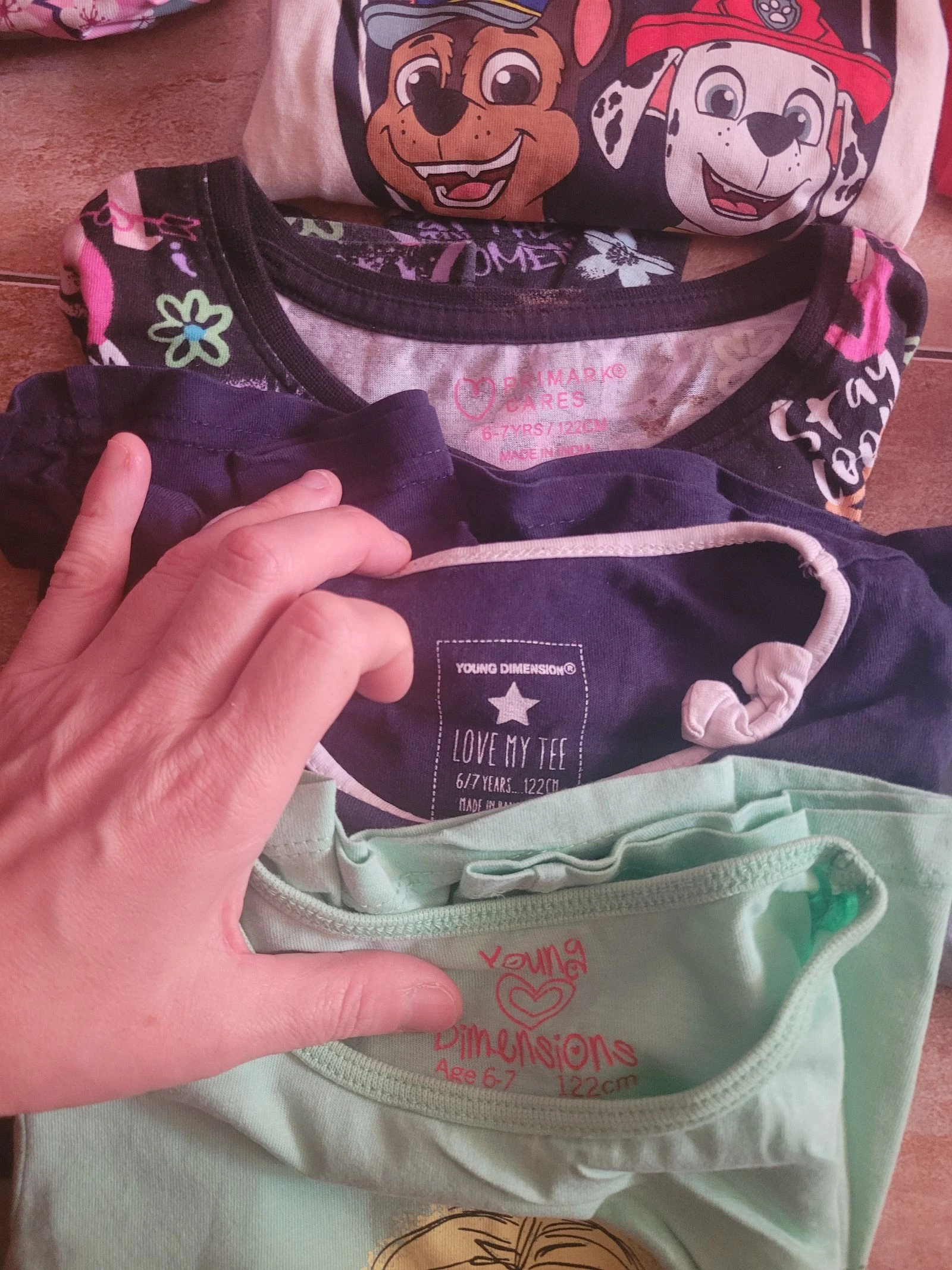 Lote de 10 camisetas infantil tamanho 5-7 anos – photo 2